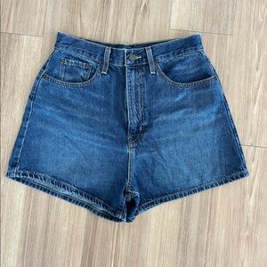 Levi’s High Loose Short, size 28